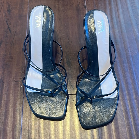 Zara Sandlers size 8 size 39 black color - Picture 1 of 6